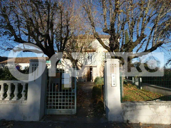 Local 16 m²