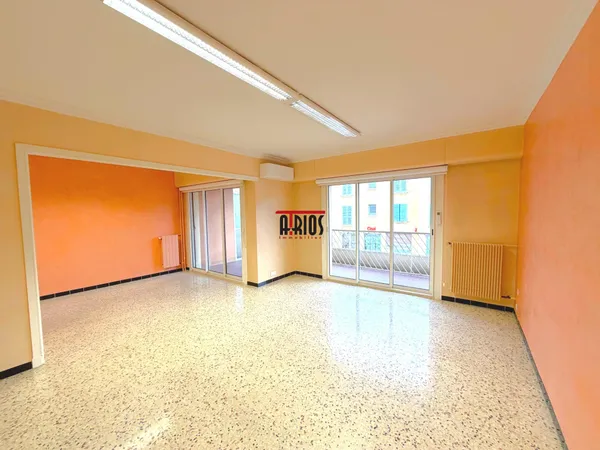 Local professionnel 76 m²