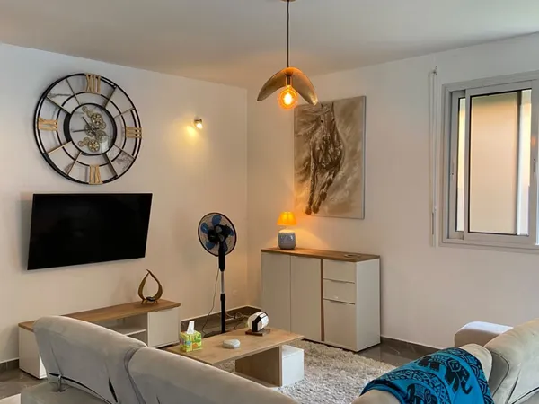 À LOUER Maison meublée F3 de 96 m2 avec terrasse et jardin