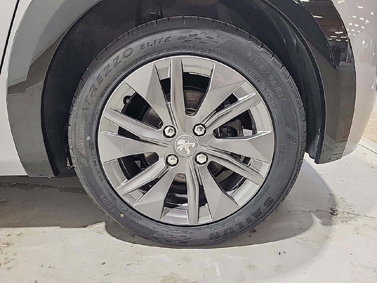 Peugeot 208 electrique 50 kwh 136ch style — photo 16