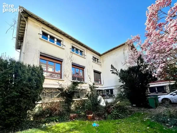 Bâtiment à réhabiliter de 470m2- Châtillon centre