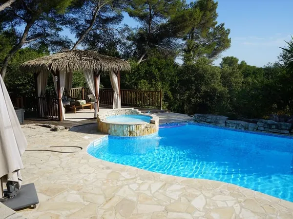 Superbe villa 5 pièces avec piscine à Roquefort-les-Pins