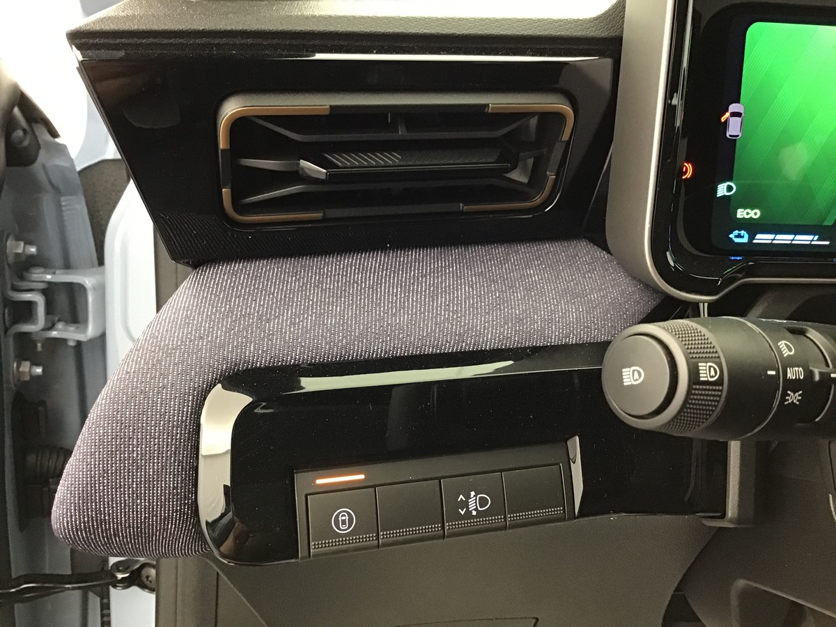 Renault R4 — photo 25