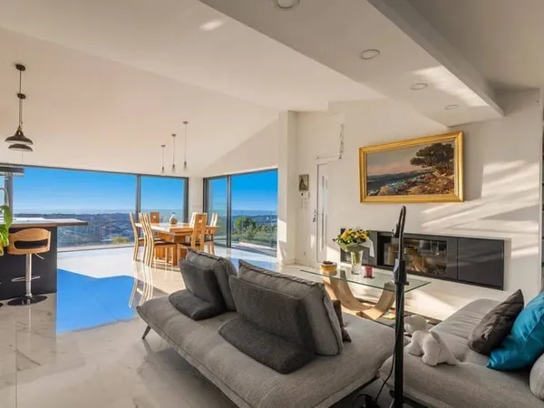 Villa 9 pièces 247 m²
