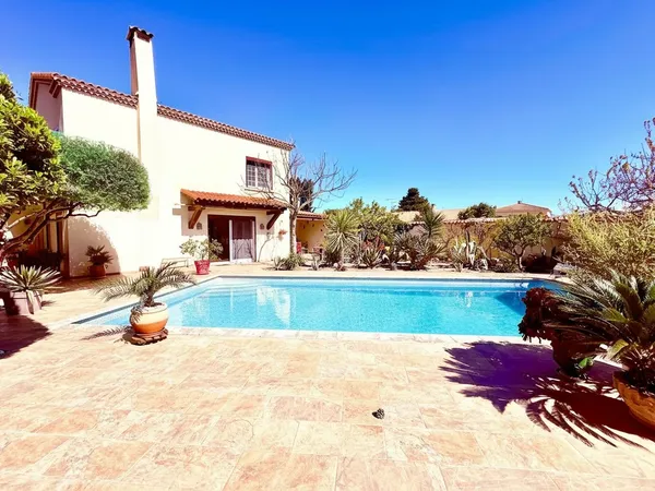 MAGNIFIQUE MAISON T6 DE 171 M² SUR 520 M² DE TERRAIN AVEC PISCINE