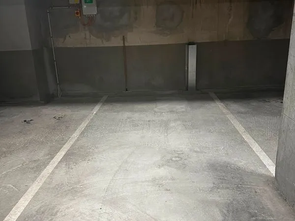 Place de parking sous-terrain à louer à Clichy