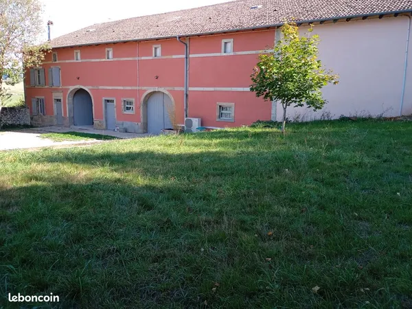 Maison mitoyenne de 140m2 dans ferme rénovée