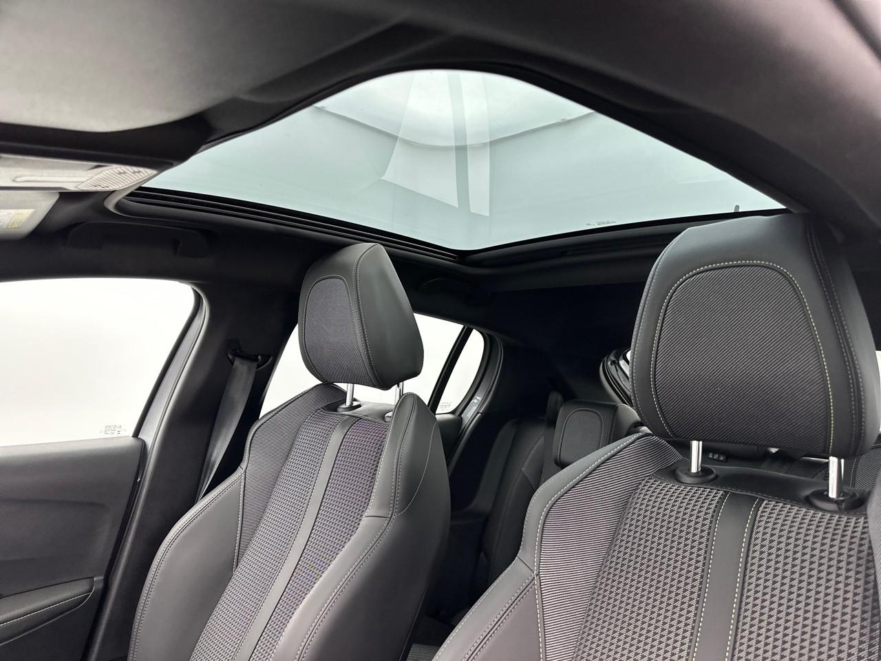Peugeot 208 puretech 100 s&s eat8 gt — photo 34