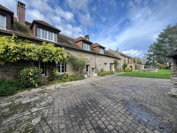 Maison 7 pièces 240 m²