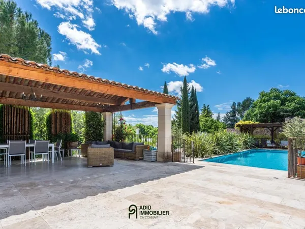 Maison 7 pièces 205 m²