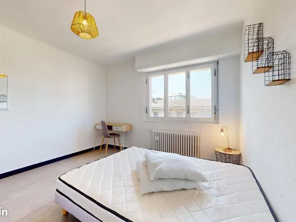 Chambre 5 pièces 87 m²