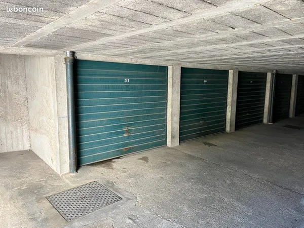Box fermé centre ville accès sécurisé