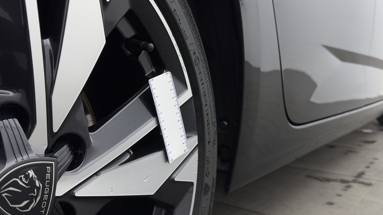 Peugeot 308 SW PHEV 180 e-EAT8 — photo 54