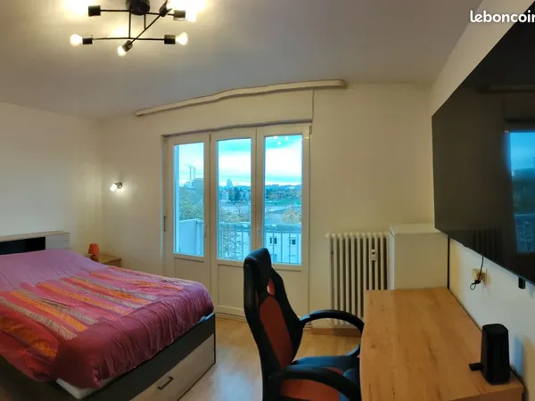 Chambre privée 15m dans appartement partagé