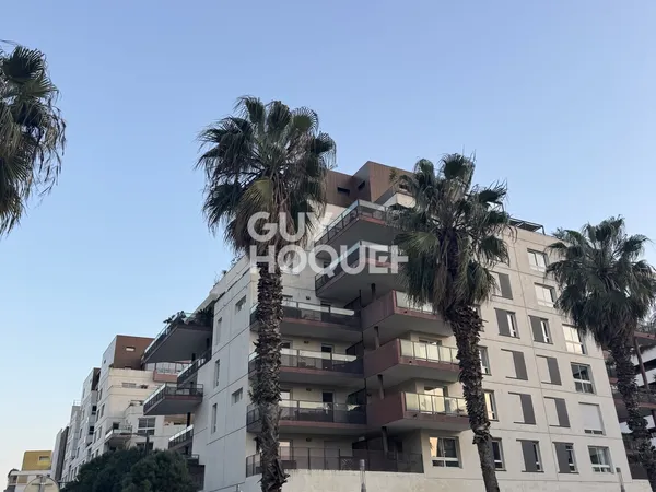 Bail mobilité : appartement meublé à Port Marianne avec stationnement privatif