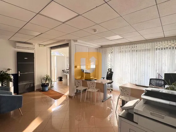 Local commercial 130 m² Saint Gilles Les Bains
