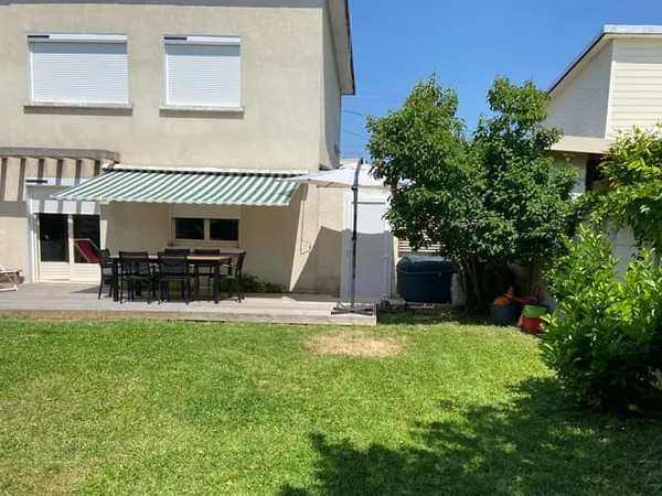 Maison lumineuse de 80 m2 avec 3 chambres, garage et jardin
