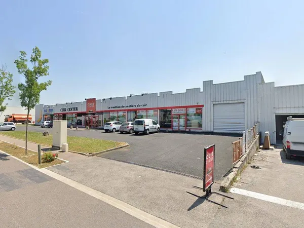 Local commercial 594 m²