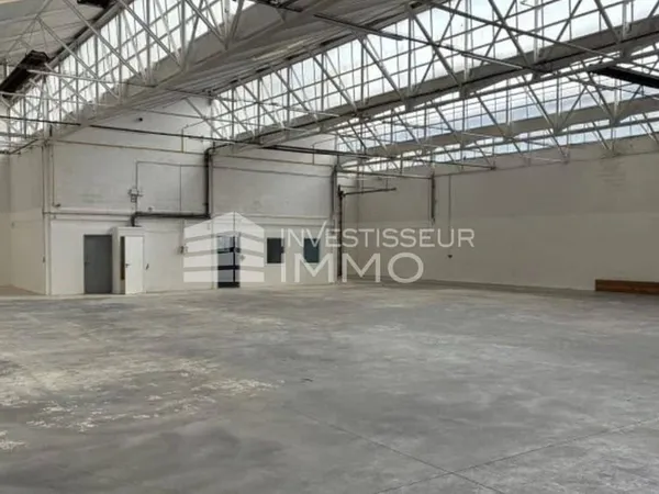 Local d'activité 820 m²