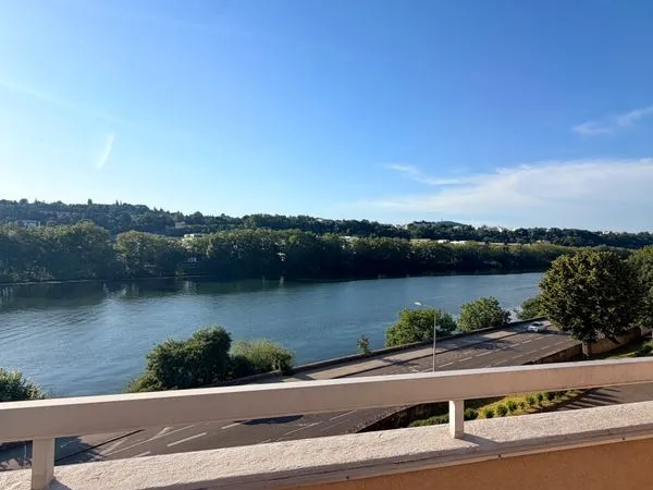 Duplex T3 + mezzanine, dernier étage avec ascenseur, 86,45 m² Carrez, balcon, cave et garage (en sup