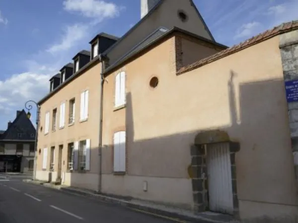 Votre agence France Loire Aubigny S/Nère vous propose cet appartement à la location sur la commune d