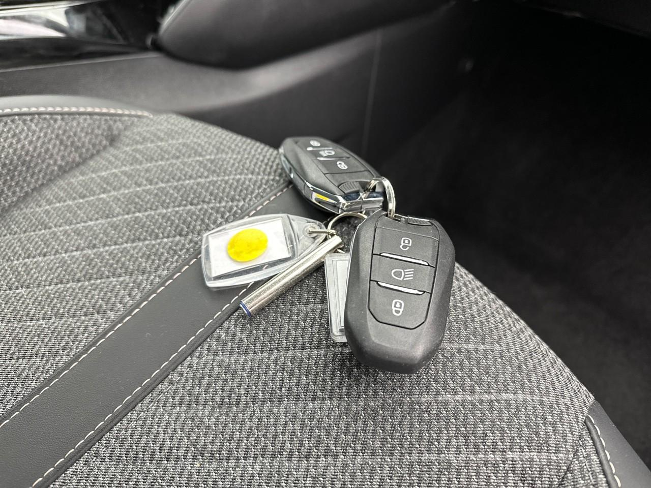 Peugeot 208 electrique 54 kwh 156ch allure — photo 36