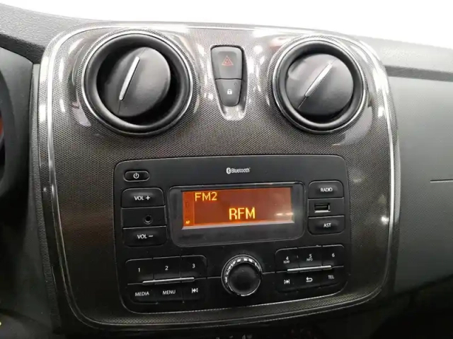 Dacia Sandero sce 75 — photo 34