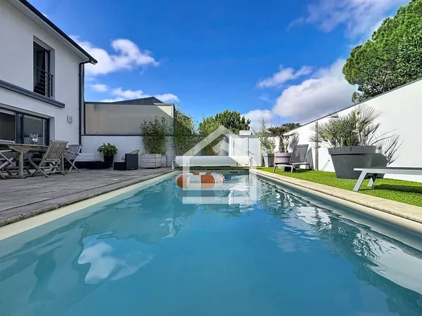 LE BOUSCAT - MAISON familiale de 148 m2 - PISCINE - GARAGE
