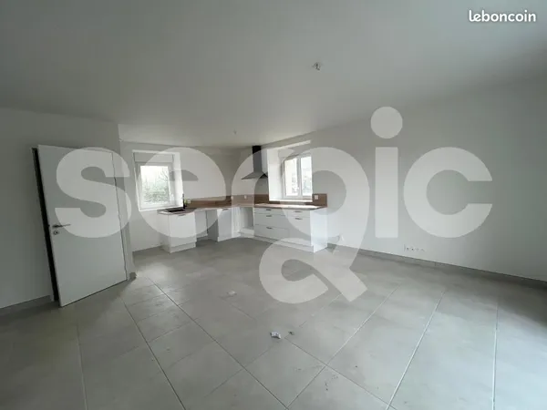 Maison 79 m² Saint Clement De La Place