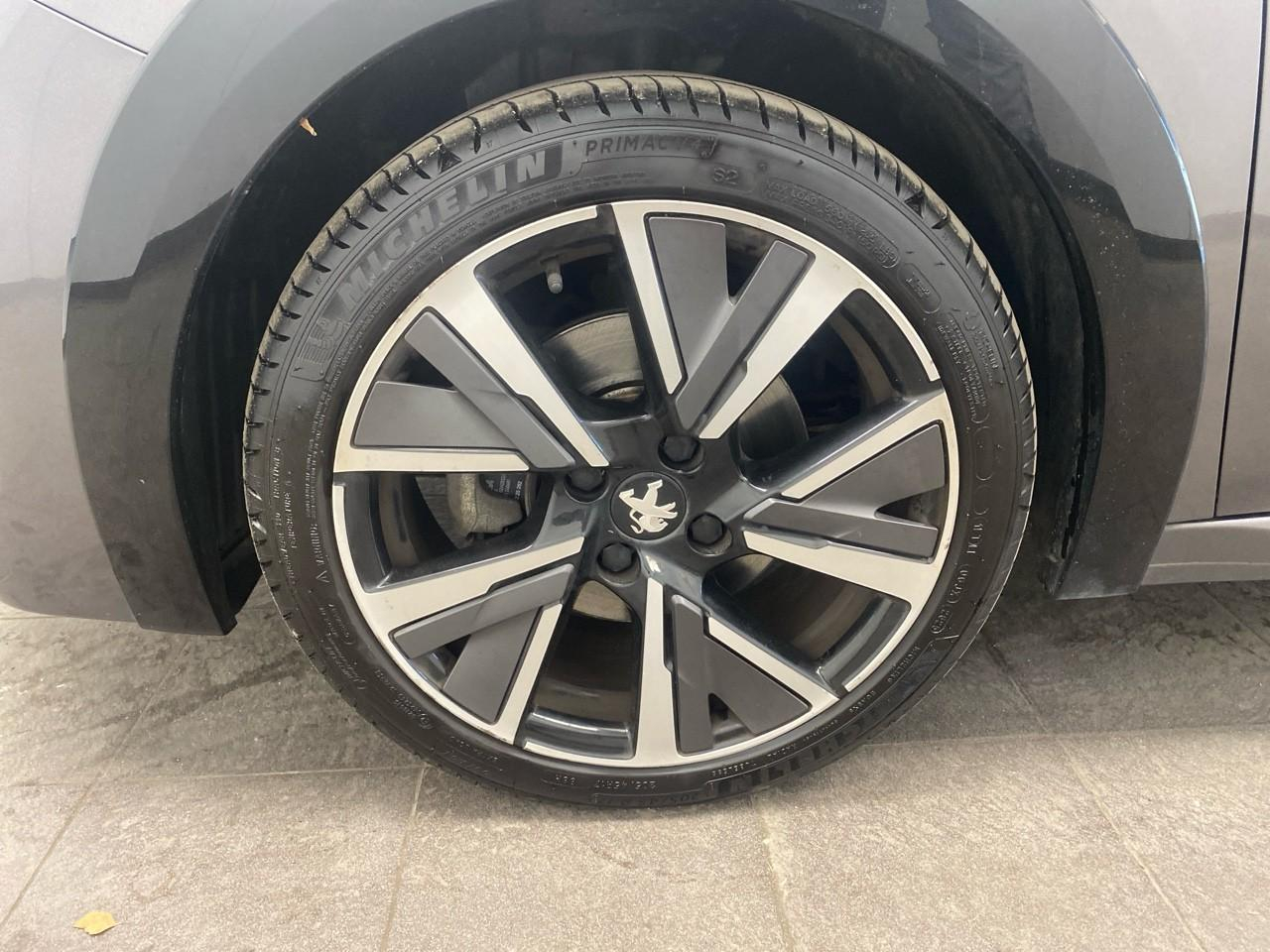 Peugeot 208 puretech 130 s&s eat8 gt — photo 11
