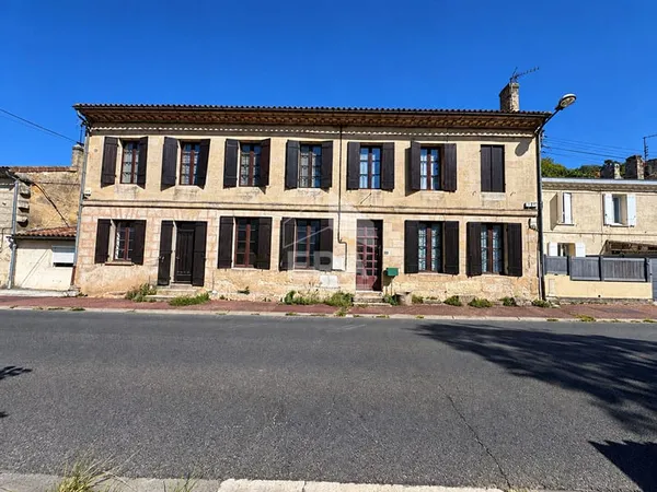 Maison à vendre à Tauriac - 7 pièces, 209 m², travaux à prévoir