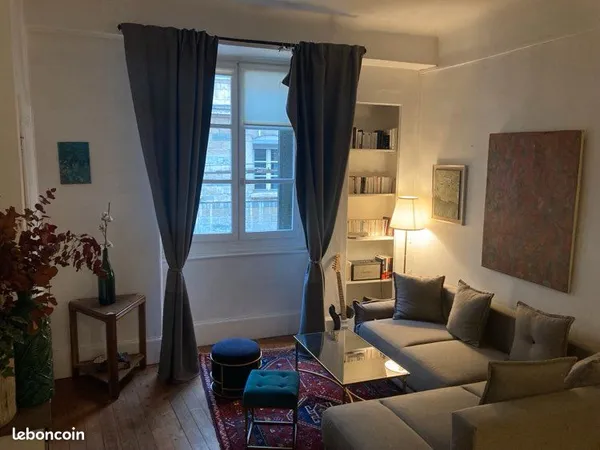 Particulier loue très beau T2 de 55 m2 situé rue Neyret à Lyon 1er