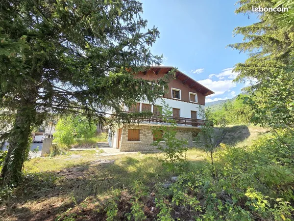 Maison 10 pièces 212 m²