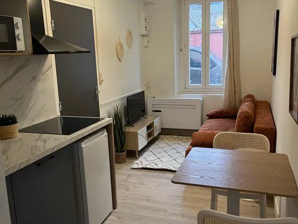 Studio rénové, meublé et climatisé Capucins