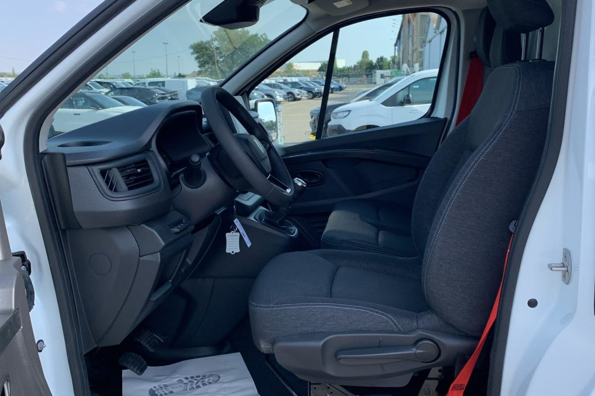 Renault TRAFIC FOURGON — photo 9