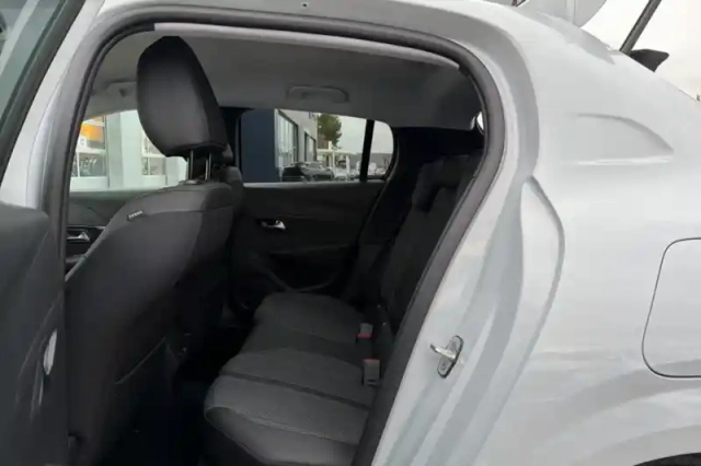 Peugeot 208 hybrid 110 ch e-dcs6 — photo 47