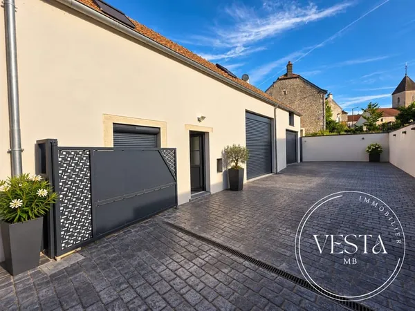 NORGES-LA-VILLE - Maison de caractère de 102 m² au sol avec