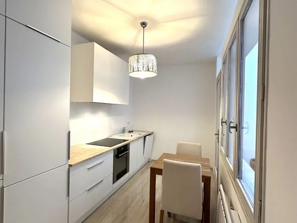 Hyper-Centre d'Avignon Appartement meublé T3 de 87 m² — entièrement rénové, cachet ancien