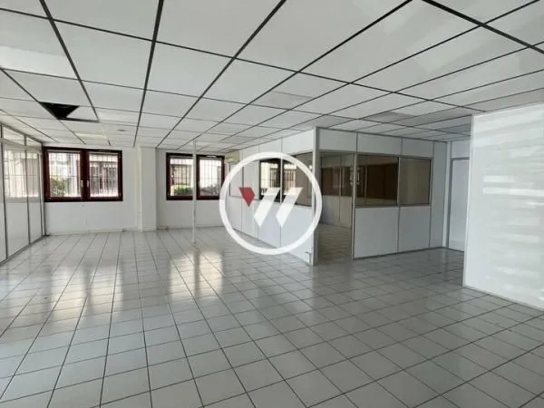 Bureaux 144 m²