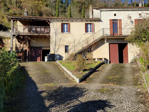 Maison avec grand terrain et 2 logements