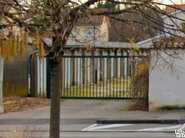 Loue garage pour une voiture