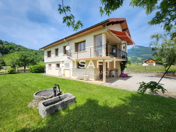 Maison familiale accessible PMR avec vue sur les montagnes