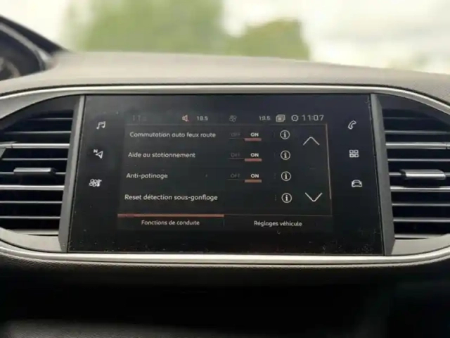 Peugeot 308 sw 1.2 puretech 130ch e6.c s&amp;s allure eat8 — photo 14