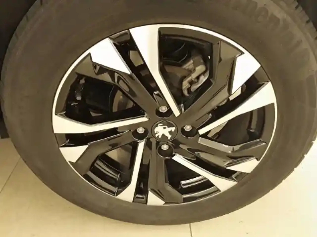 Peugeot 2008 bluehdi 130 s&amp;s eat8 — photo 13