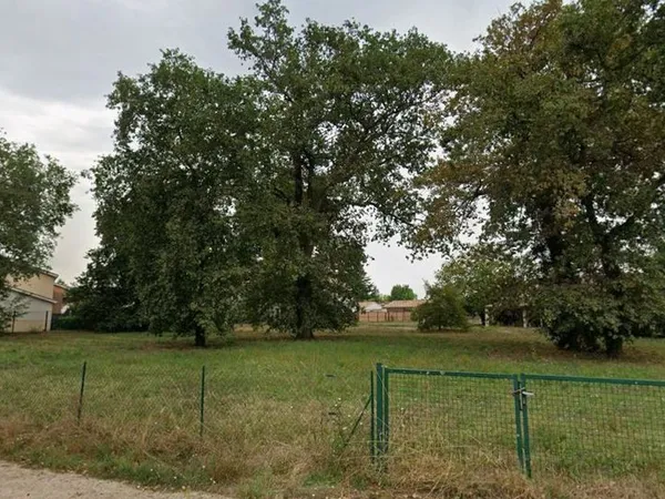 Terrain à bâtir de 500 m² à LE TAILLAN-MEDOC (33)