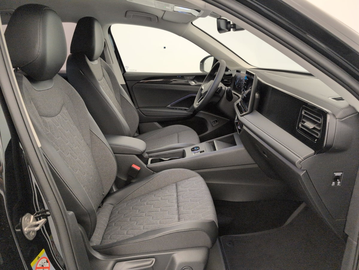 Volkswagen Tiguan — photo 9