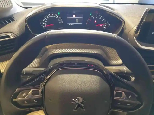 Peugeot 208 puretech 100 s&amp;s bvm6 — photo 4