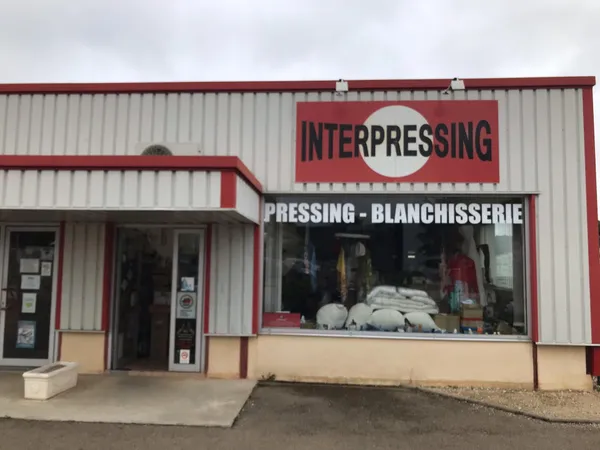 Situé dans zone commerciale attractive