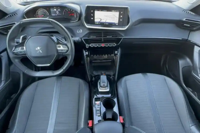 Peugeot 2008 puretech 130 s&amp;s eat8 — photo 12