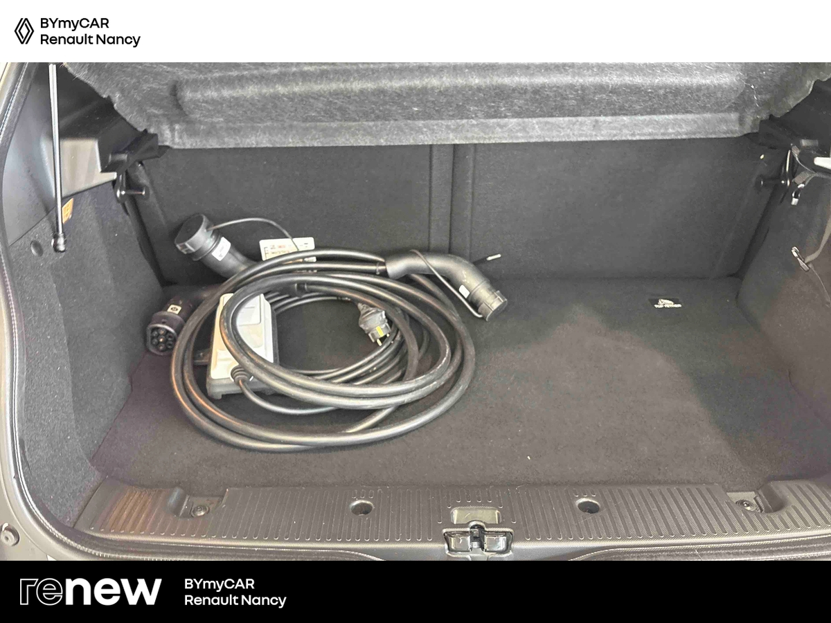 Renault Twingo III E-Tech — photo 13